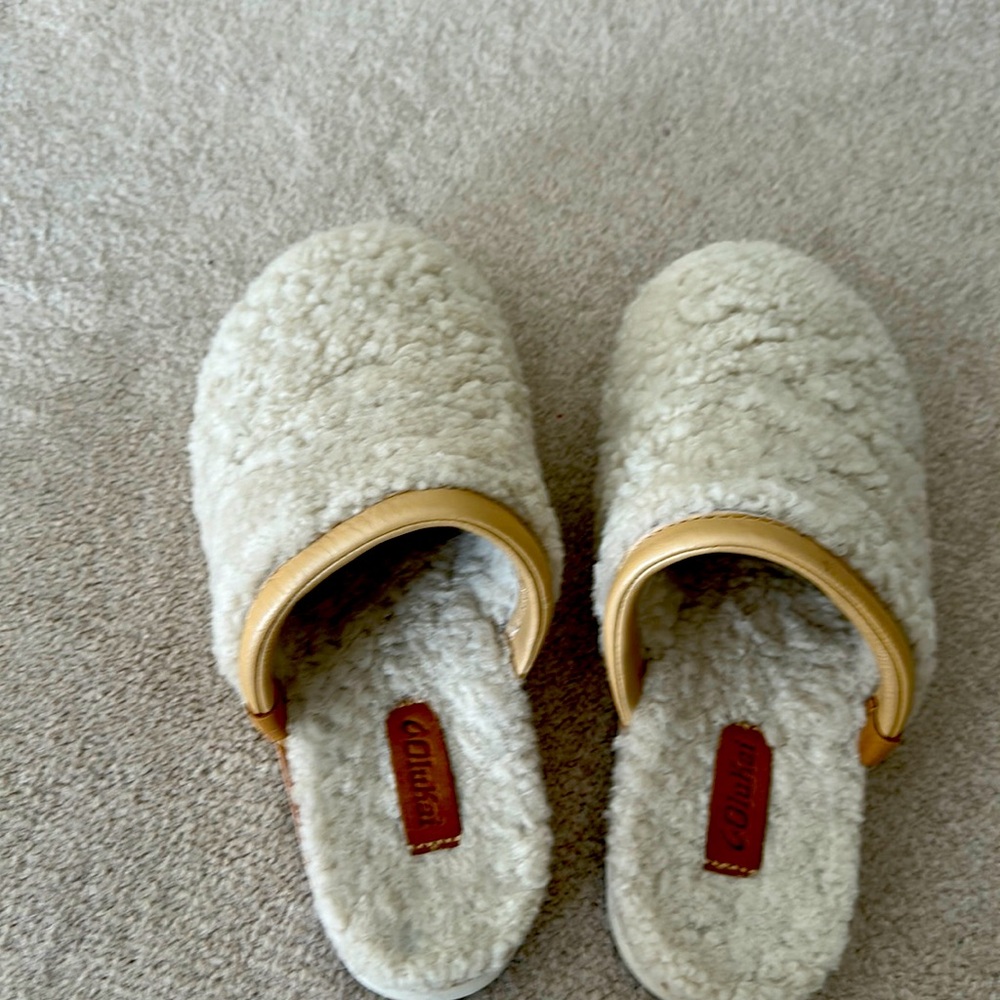 OluKai Sherpa slippers